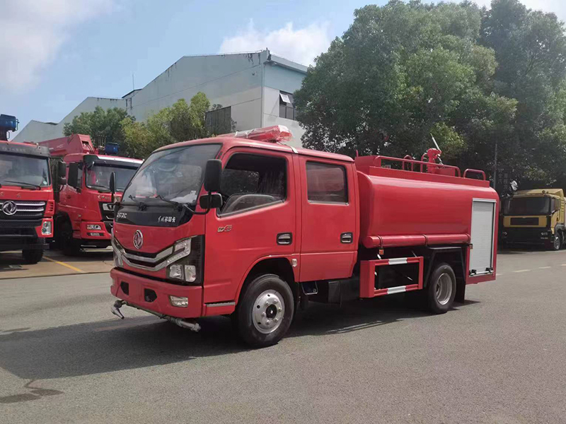 CLW5070GSSADY型東風3.5噸消防酒水車